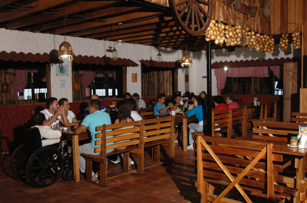 Hotel Las Brumas Cartago Exterior photo